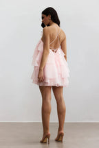 Vestido corto rosa de Sara