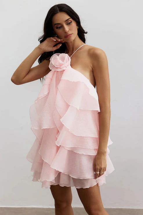 Vestido corto rosa de Sara