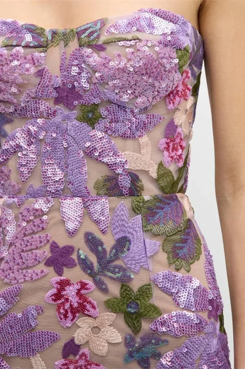 Vestido de Aurora con bordado floral